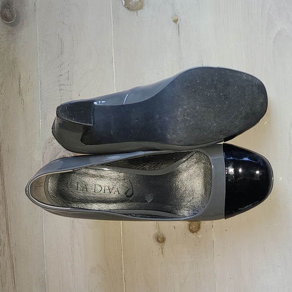 Heels - Picture 4 of 4